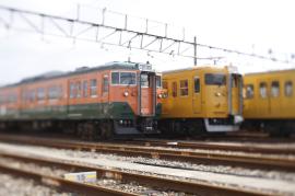 電車をティルト機構を使用して撮影した例