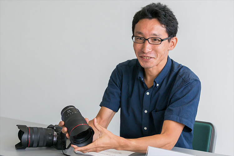 EF16-35mm F2.8L II USMに比べ、1mmワイドになったRF15-35mm F2.8 L IS USM