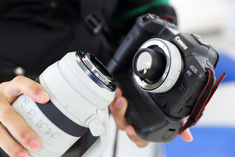 R5にエクステンダーを装着