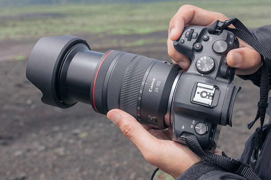 EOS R6に装着されたRF24-105mm F4 L IS USM