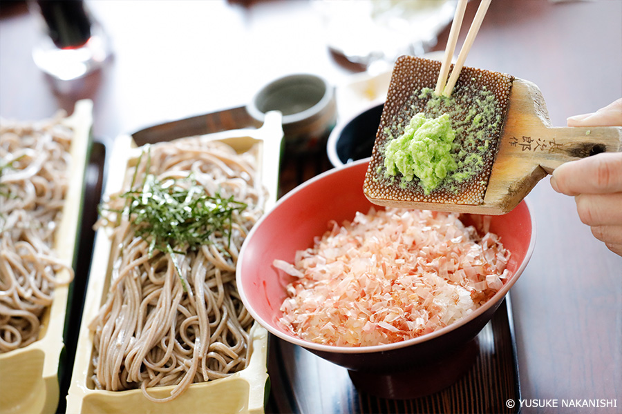 「かどや」の名物わさび丼