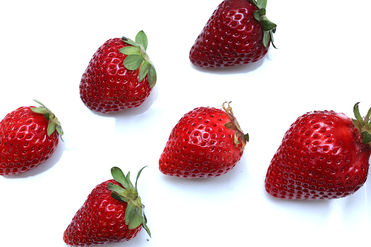 6つのいちごの写真