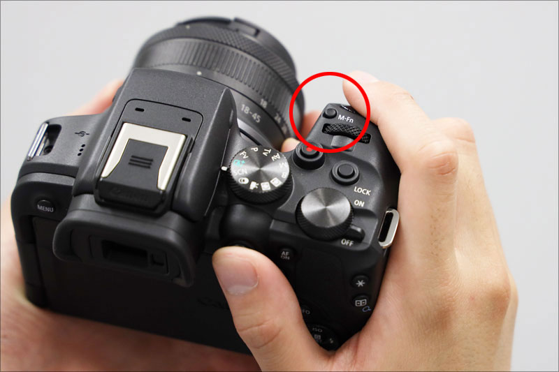 EOS R10 マルチファンクションボタン