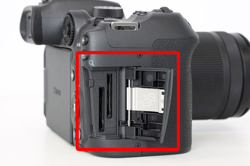 EOS R7 デュアルカードスロット