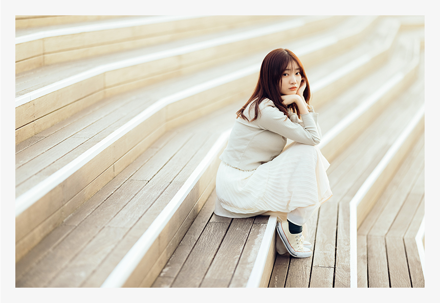 背景のとろけるようなボケ感は、開放絞りF1.2だからこそ。