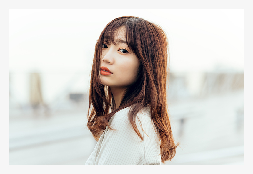 どんなシチュエーションでもモデルの瞳にピントが合うEOS R5の瞳AF。魅せたいものを際立たせるシャープさとボケの描写に、ひたすら感動する撮影でした。