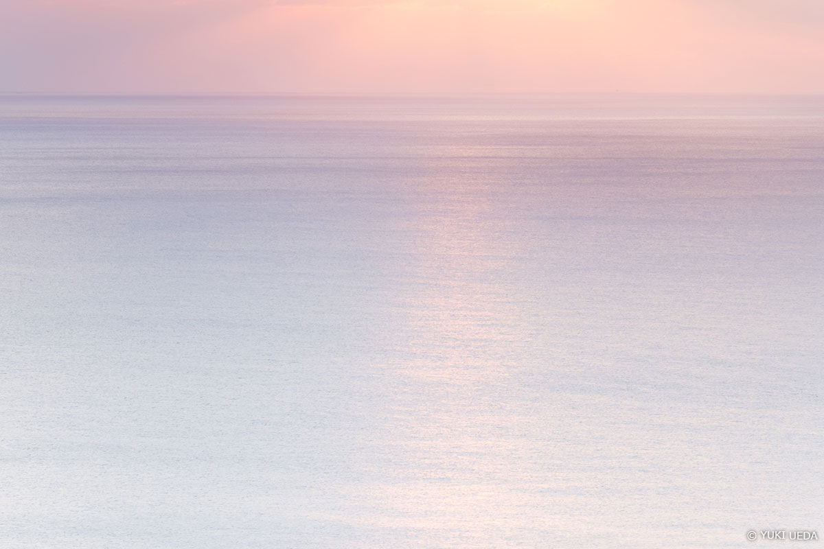 夕暮れどき、わずかな時間に空が見せてくれる淡く優しい色彩も忠実に表現してくれます。 Copyright YUKI UEDA