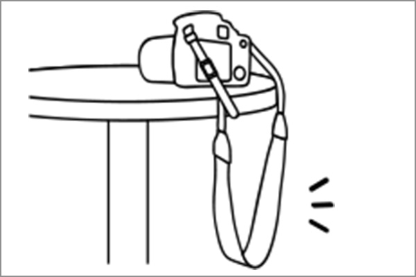 ストラップに引っかけて落下
