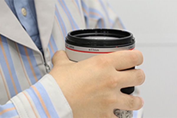 1. レンズの前玉・後玉をのぞいて、くもりが発生していない?