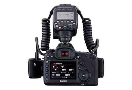 ストロボ マクロツインライトMT-26EX-RT（W）：レンズ交換式カメラ 