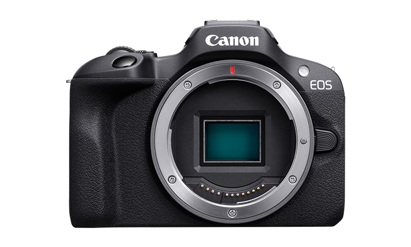 カメラ【ほぼ新品】キャノン Canon EOS R100 レンズキット《SDカード付》